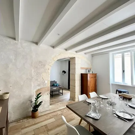 De Charme Plein Centre-ville De A 2 Pas Du Marche 라로셸