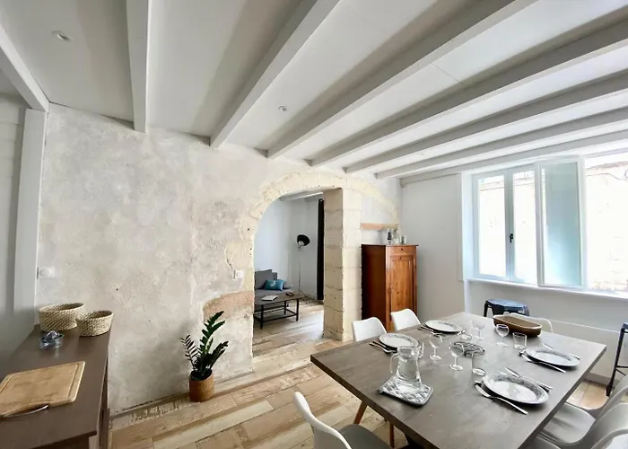 De Charme Plein Centre-ville De A 2 Pas Du Marche 라로셸